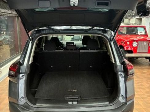 Used 2023 Nissan Rogue SV image 13