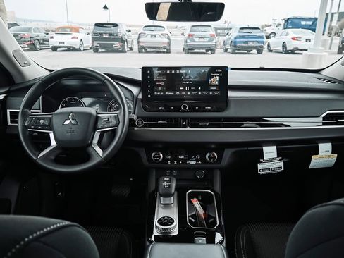 New 2026 Mitsubishi Outlander ES image 23