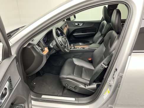 Used 2024 Volvo XC60 B5 Plus AWD/4WD image 3