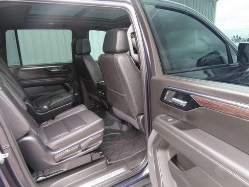 Used 2025 Chevrolet Suburban Z71 w/ Z71 Off-Road Package AWD/4WD image 29