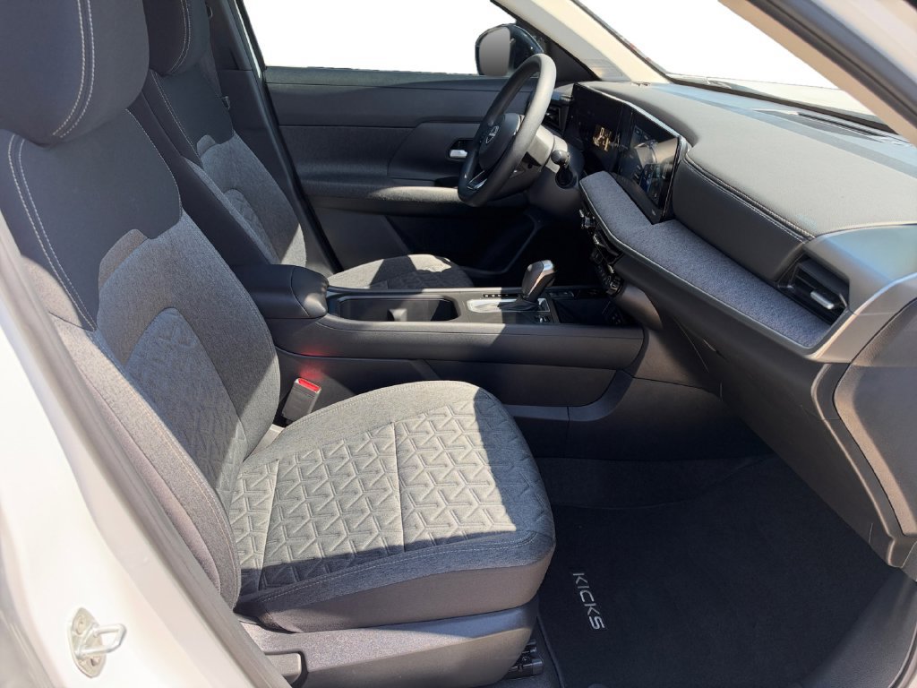 Used 2026 Nissan Kicks SV FWD image 16