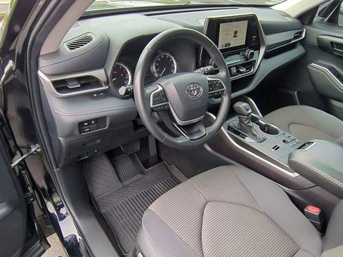Certified 2024 Toyota Highlander LE image 9