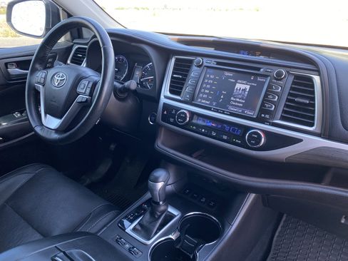 Used 2017 Toyota Highlander Limited w/ Carpet Mat Package AWD/4WD image 12