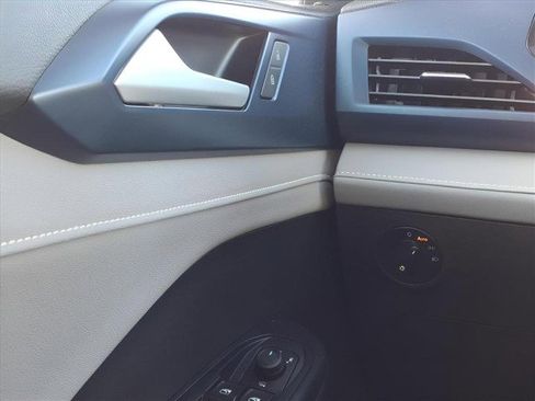 Certified 2024 Volkswagen Taos SE image 23