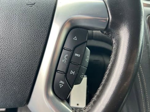 Used 2017 Chevrolet Traverse LT w/ Style and Technology Package image 15