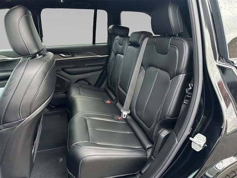 New 2025 Jeep Grand Cherokee Limited w/ Trailer Tow Package image 15