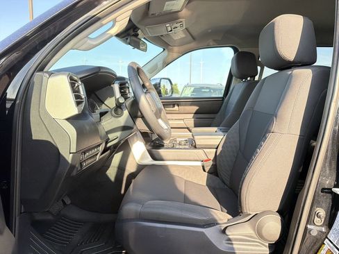 Used 2022 Toyota Tundra SR5 w/ SR5 Convenience Package AWD/4WD image 9