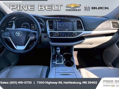 Used 2018 Toyota Highlander XLE image 13