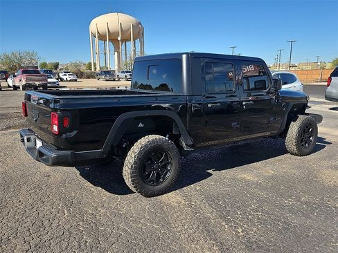 Used 2023 Jeep Gladiator Willys image 8