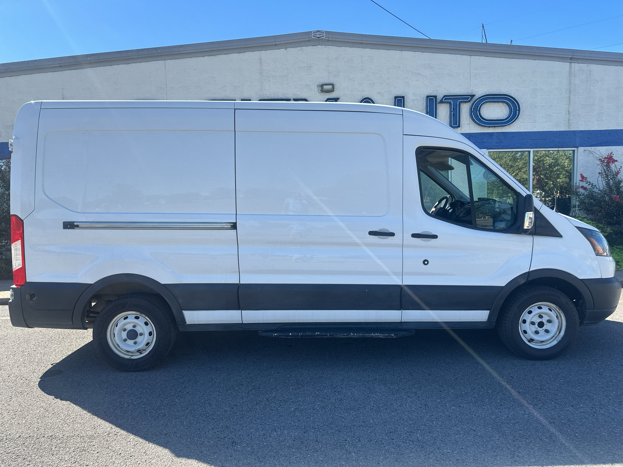 Used 2019 Ford Transit 150 148 Medium Roof RWD image 3