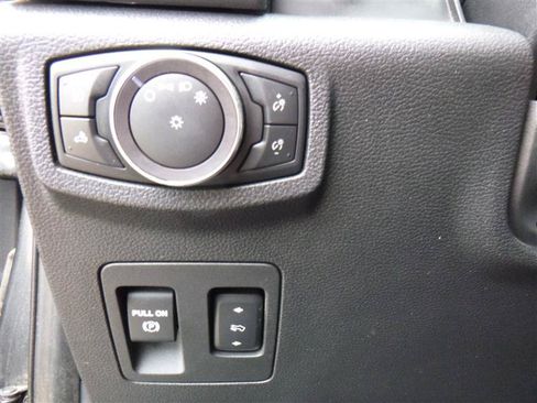 Used 2019 Ford F150 XLT w/ Equipment Group 302A Luxury AWD/4WD image 17