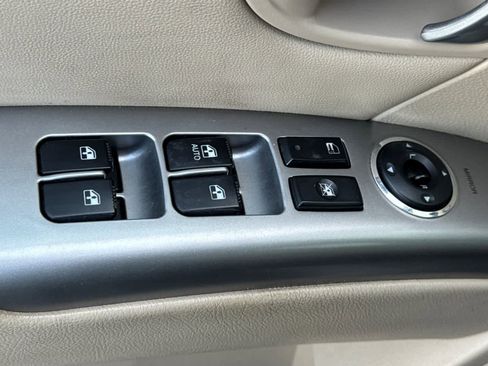 Used 2011 Hyundai Santa Fe Limited FWD image 13