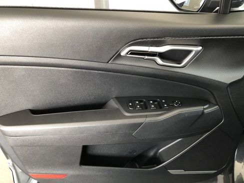 Used 2024 Kia Sportage LX image 32