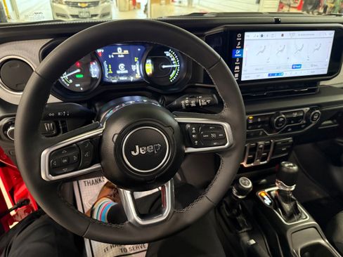 Certified 2025 Jeep Wrangler Unlimited Sahara AWD/4WD image 42