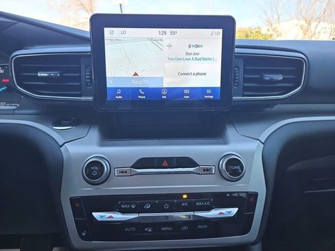 Certified 2022 Ford Explorer XLT w/ Equipment Group 202A image 15