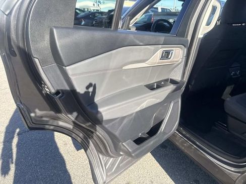 Certified 2025 Ford Explorer Active image 18