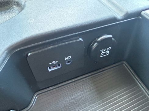 Used 2017 RAM 1500 Express RWD image 31