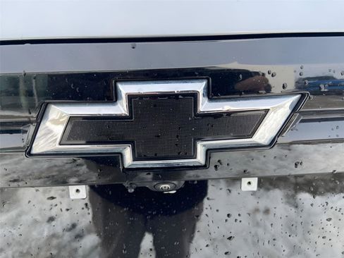 Used 2025 Chevrolet Traverse RS image 32