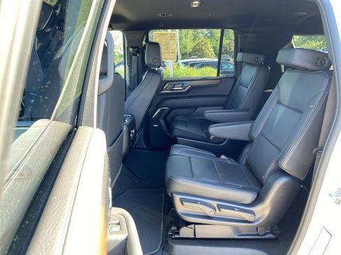 Used 2025 GMC Yukon XL Denali AWD/4WD image 16
