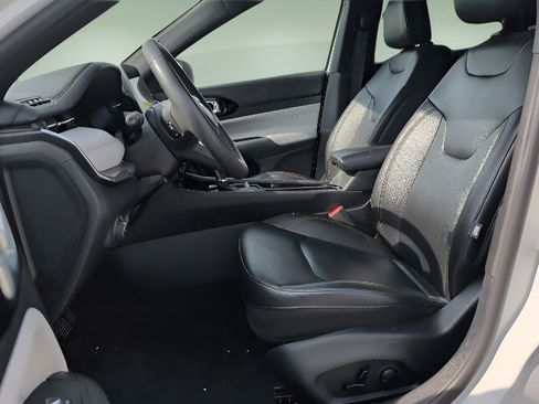 Used 2024 Jeep Compass Limited AWD/4WD image 10