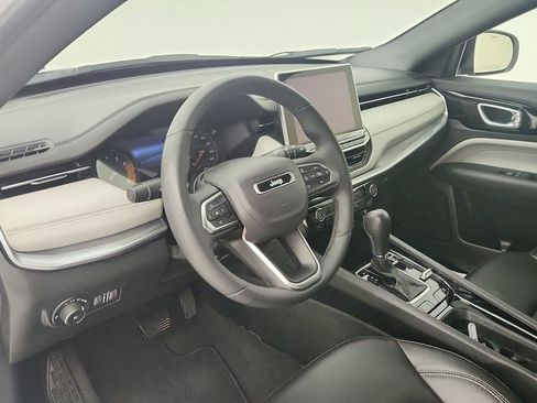 Used 2025 Jeep Compass Limited image 14