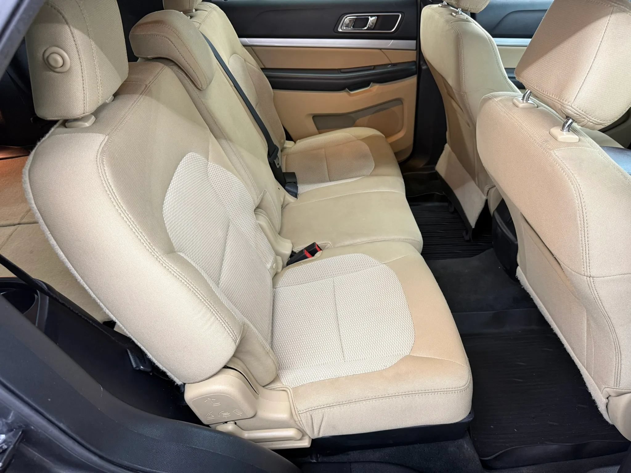 Used 2017 Ford Explorer XLT w/ Equipment Group 201A FWD image 11