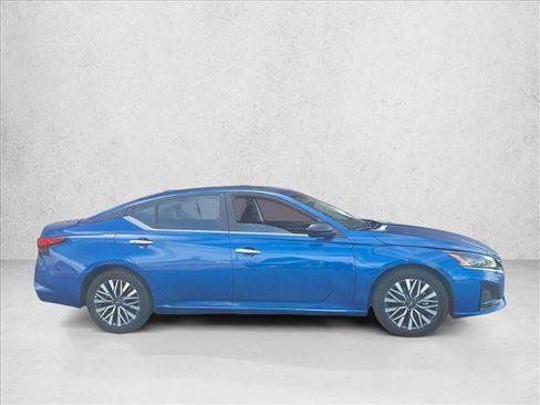 Used 2025 Nissan Altima 2.5 SV image 4