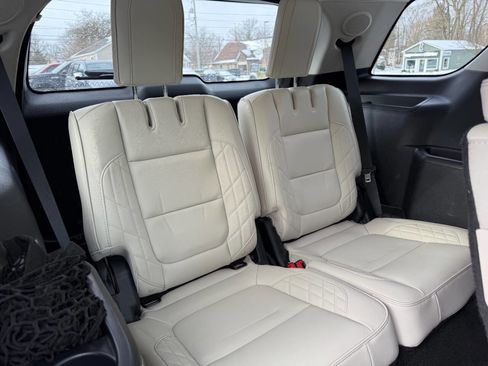 Used 2016 Ford Explorer Platinum image 29