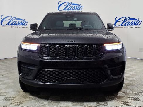 Used 2024 Jeep Grand Cherokee Altitude AWD/4WD image 3