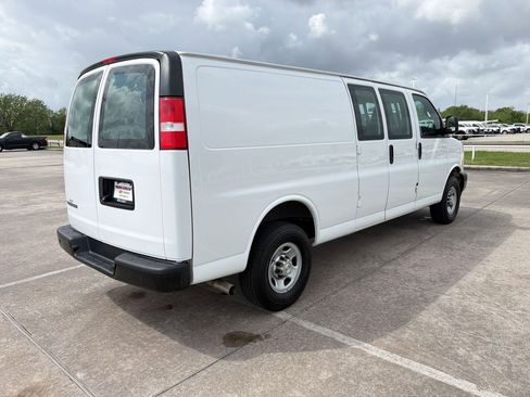 Used 2022 Chevrolet Express 3500 Extended w/ Driver Convenience Package image 8