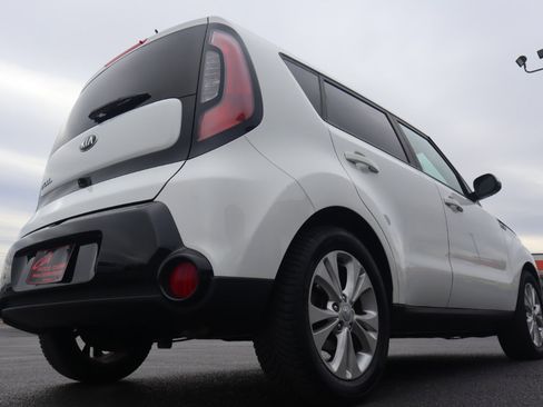 Used 2016 Kia Soul + image 17