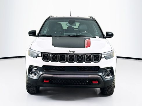 Used 2025 Jeep Compass Trailhawk AWD/4WD image 2