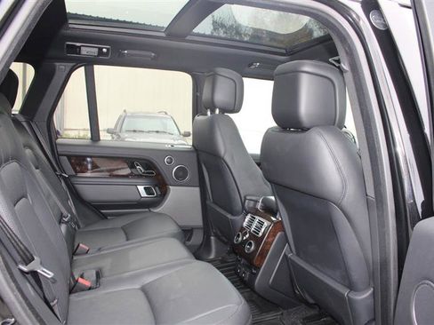 Used 2020 Land Rover Range Rover HSE image 19