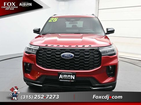 Used 2025 Ford Explorer ST-Line w/ ST-Line Street Pack AWD/4WD image 3
