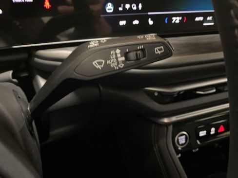 Used 2025 Audi Q5 Premium w/ Convenience Package image 40