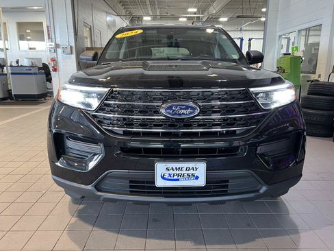 Used 2024 Ford Explorer XLT AWD/4WD image 2