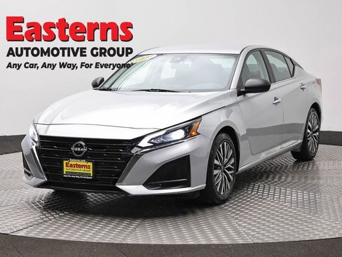 Used 2024 Nissan Altima 2.5 SV FWD image 1