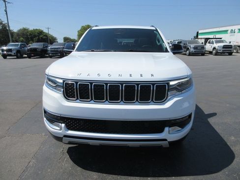 Used 2023 Jeep Wagoneer L Series II w/ Premium Group I AWD/4WD image 13