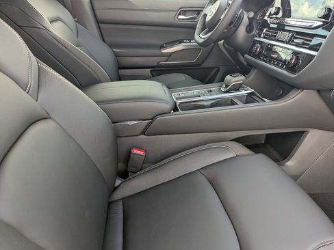 New 2025 Nissan Pathfinder SL image 29