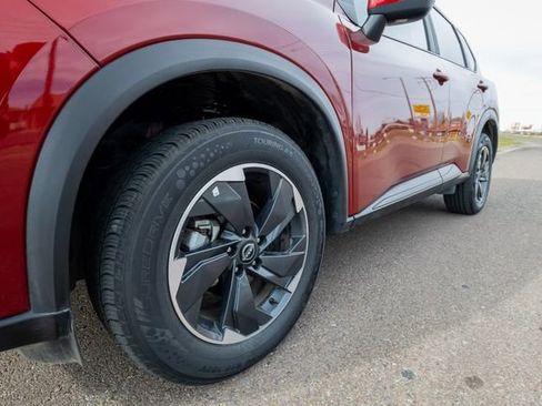 Used 2025 Nissan Rogue SV AWD/4WD image 9