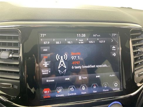 Used 2022 Jeep Grand Cherokee Laredo X image 38