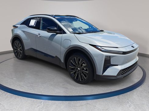 Used 2026 Toyota C-HR AWD/4WD image 3