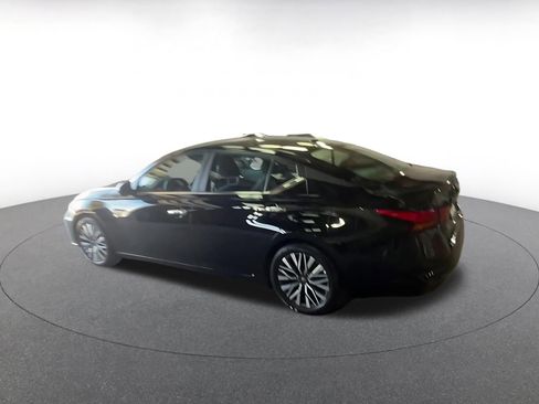 Used 2025 Nissan Altima 2.5 SV FWD image 10