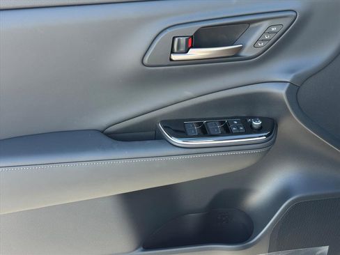 New 2025 Toyota Crown Signia image 9