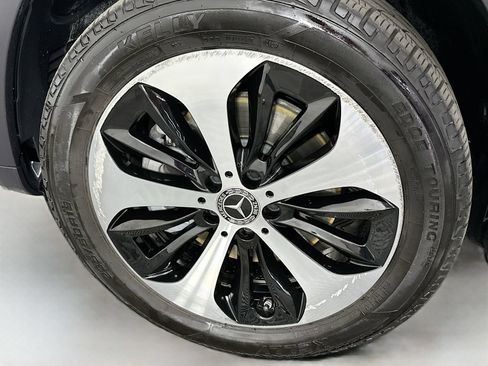 Used 2025 Mercedes-Benz GLB 250 4MATIC image 30
