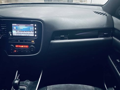Used 2019 Mitsubishi Outlander LE FWD image 33