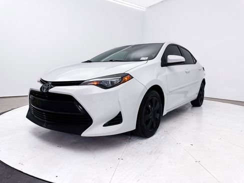 Used 2017 Toyota Corolla LE w/ Carpet Mat Package (TMS) FWD image 9