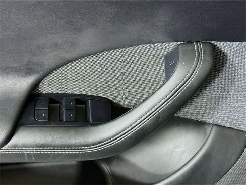 Used 2022 Tesla Model S image 23