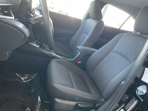 Used 2024 Toyota Corolla LE image 7