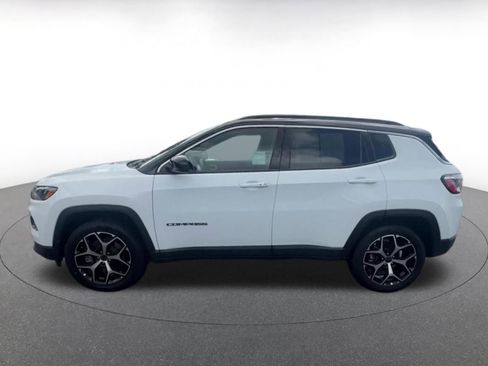 Used 2025 Jeep Compass Limited image 9